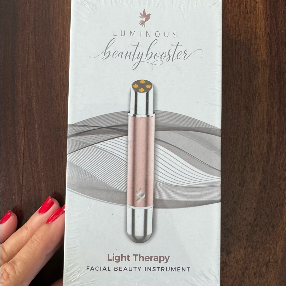 NIB BEAUTY BOOSTER YELLOW LED LIGHT